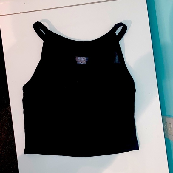 Back cropped tank - Picture 1 of 4